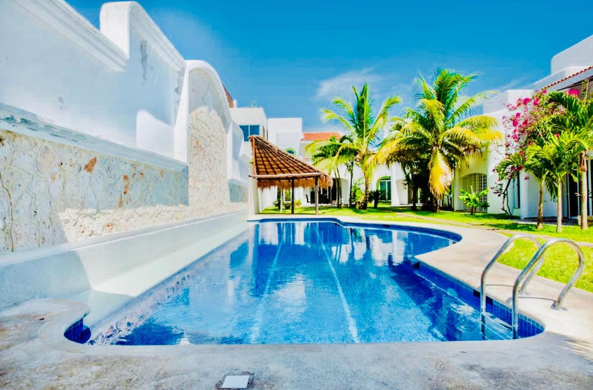 Deluxe Budget Balcony With Swimming Pool Air Conditioning And Parking Pensión 3*