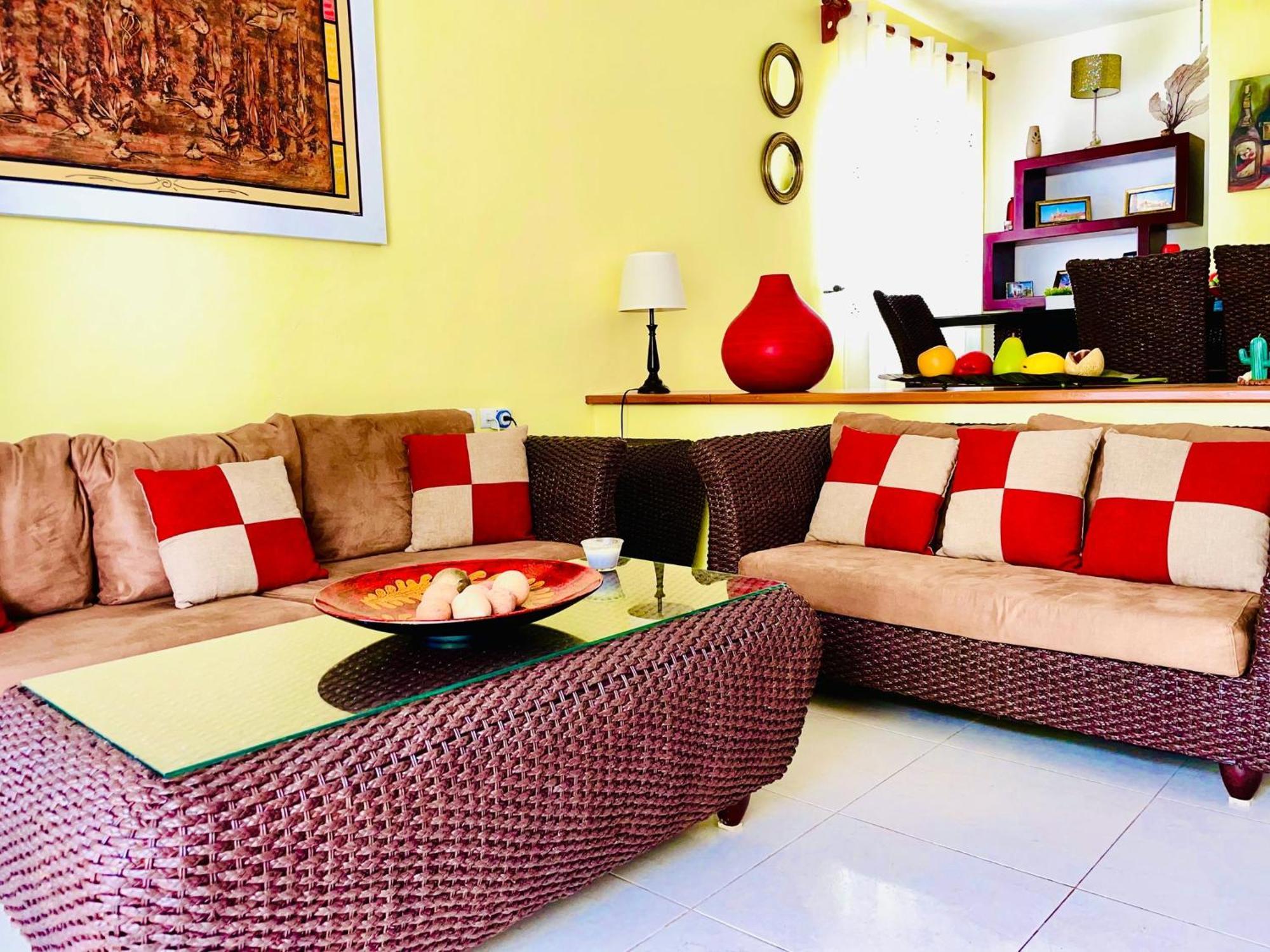 Deluxe Budget Balcony With Swimming Pool Air Conditioning And Parking Pensión