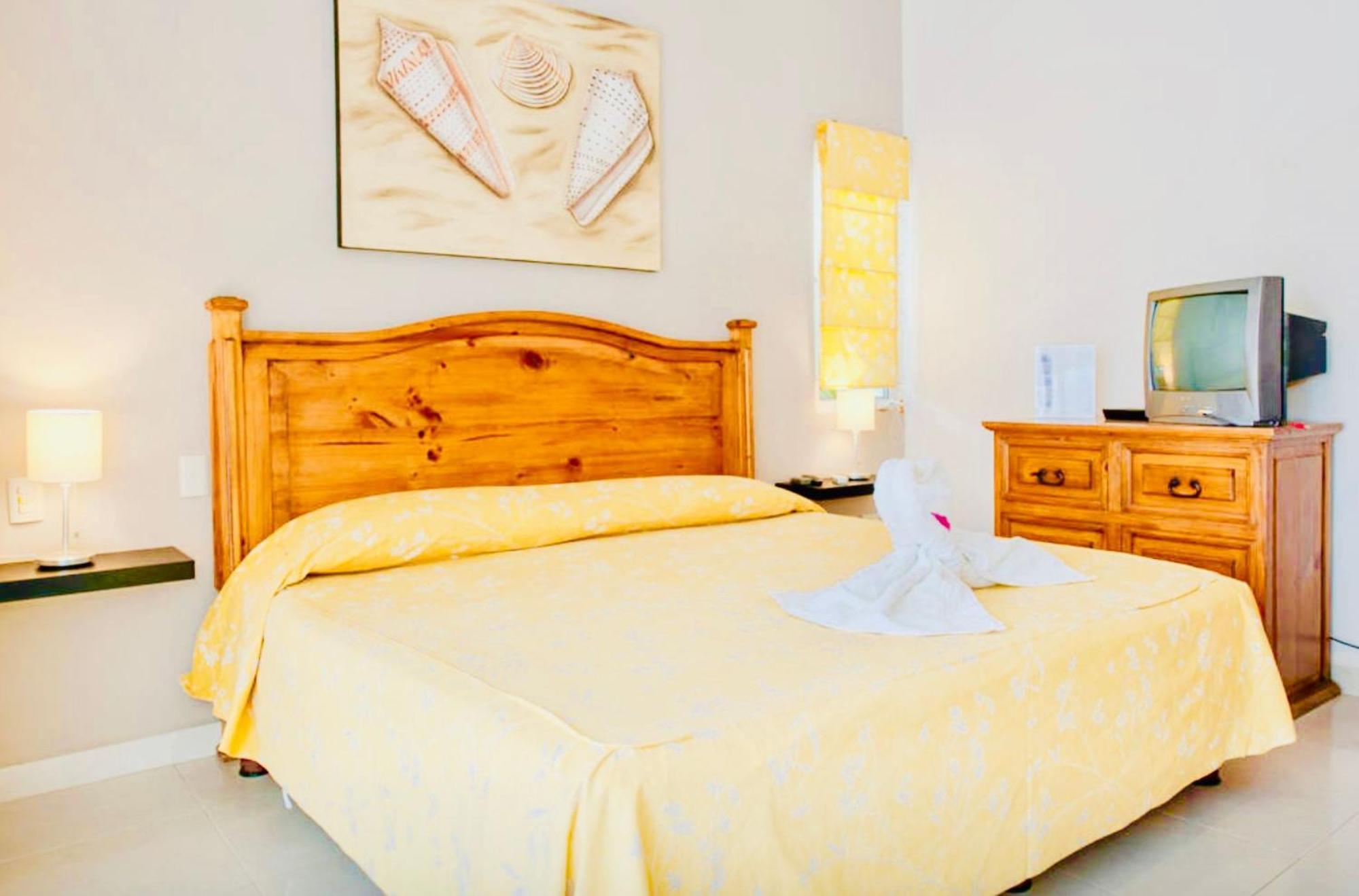 Pensión Deluxe Budget Balcony With Swimming Pool Air Conditioning And Parking 3*