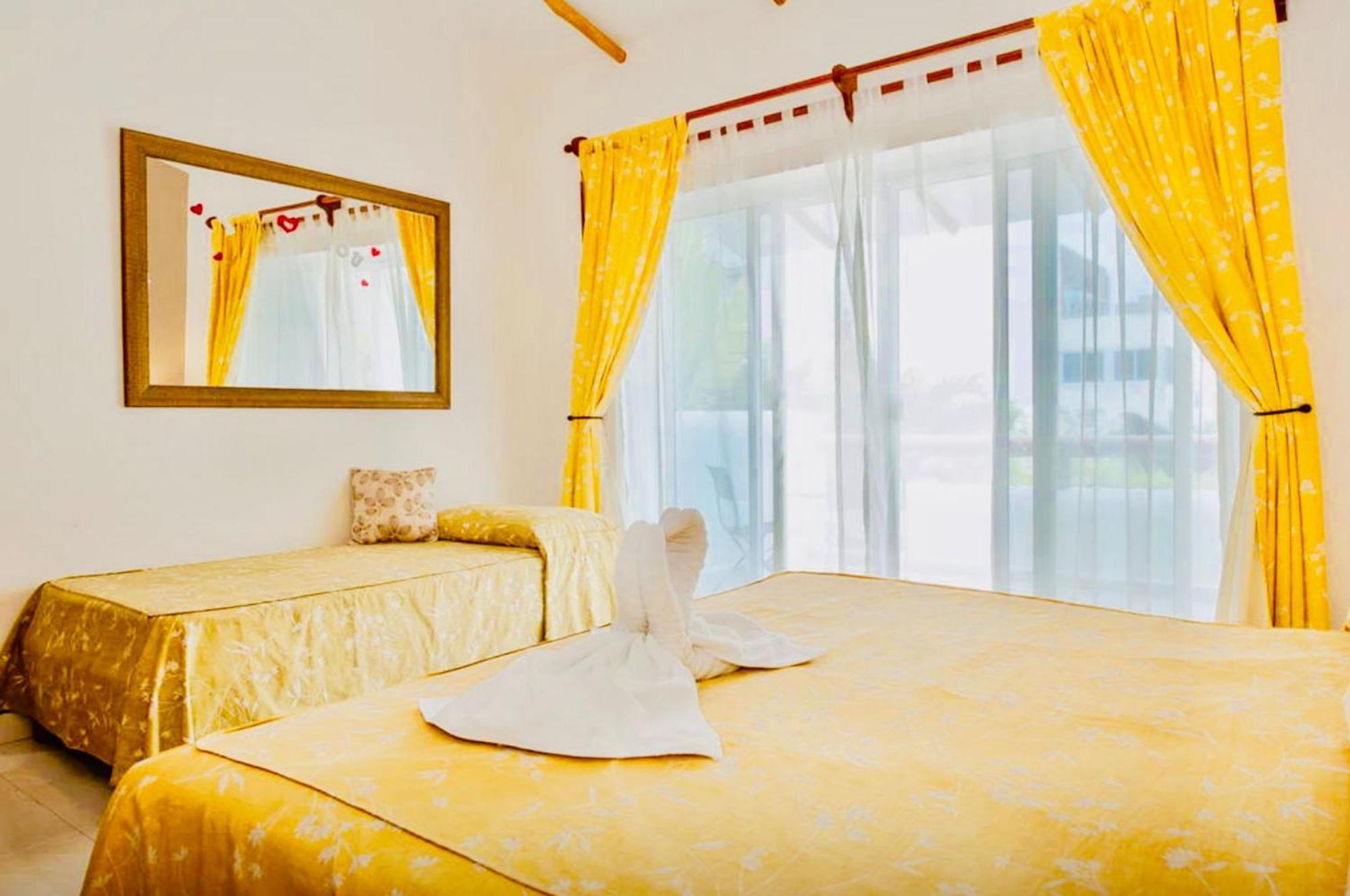 Pensión Deluxe Budget Balcony With Swimming Pool Air Conditioning And Parking Playa del Carmen