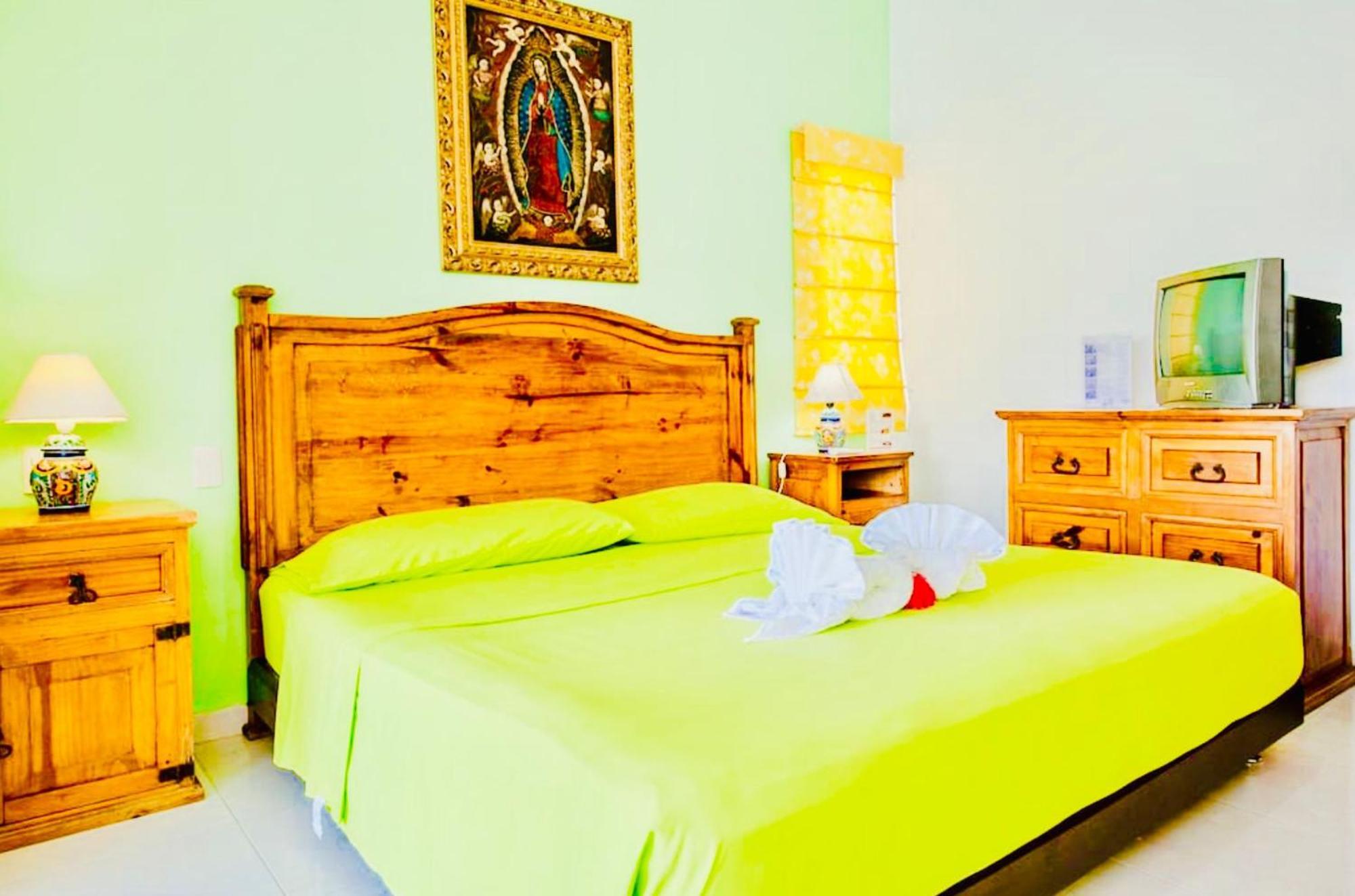 Pensión Deluxe Budget Balcony With Swimming Pool Air Conditioning And Parking Playa del Carmen
