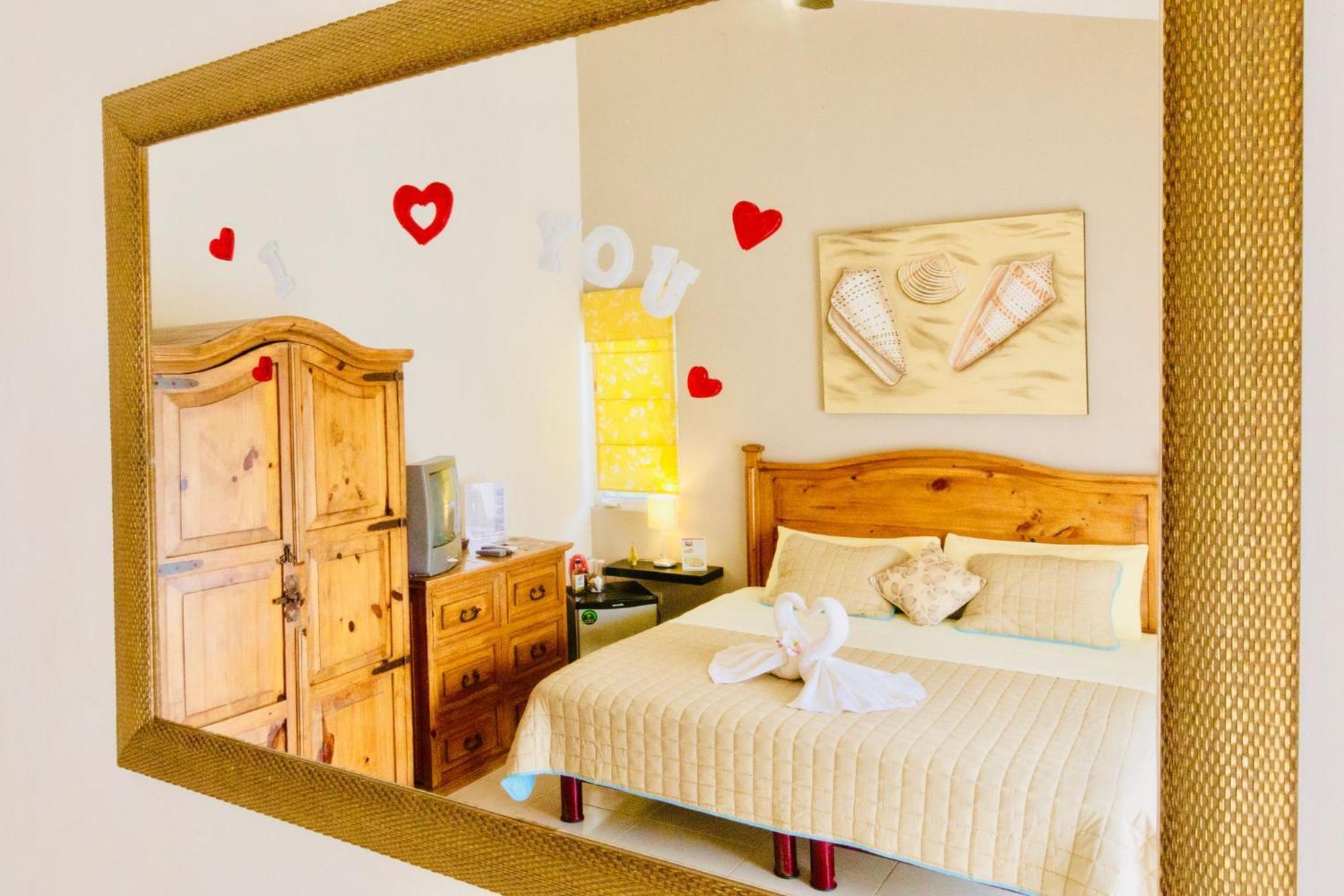 Deluxe Budget Balcony With Swimming Pool Air Conditioning And Parking Pensión 3*
