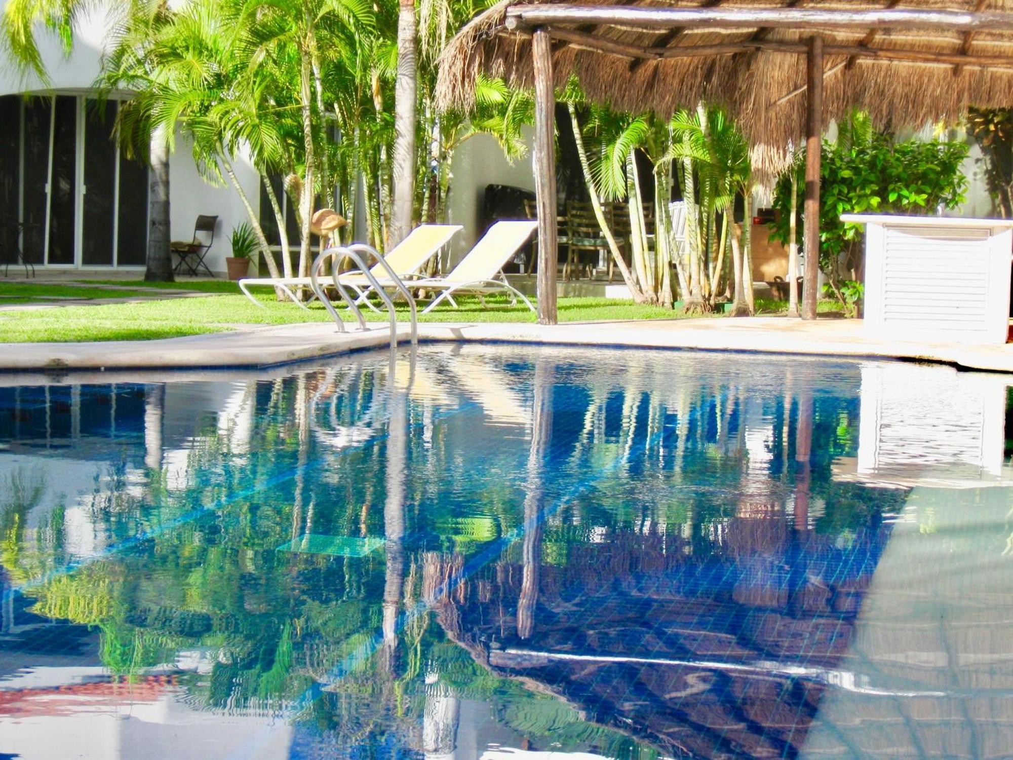 Deluxe Budget Balcony With Swimming Pool Air Conditioning And Parking Pensión
