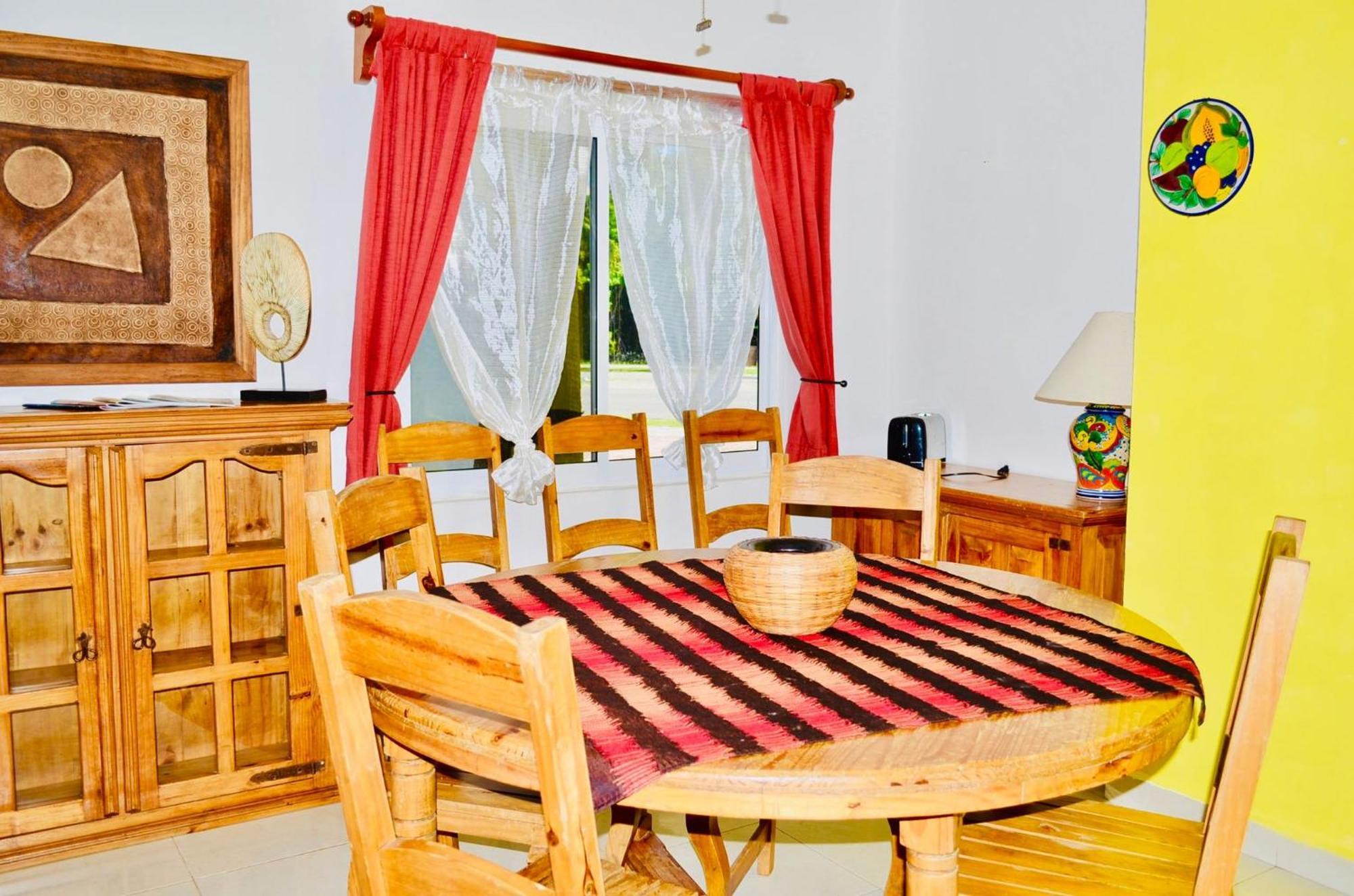 Pensión Deluxe Budget Balcony With Swimming Pool Air Conditioning And Parking Playa del Carmen
