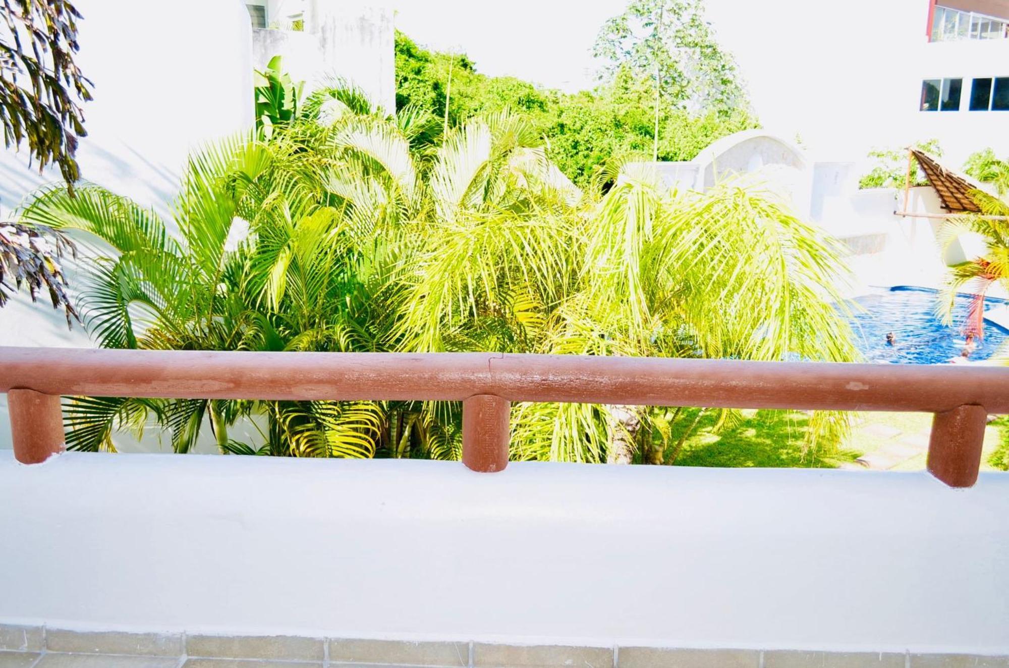 Deluxe Budget Balcony With Swimming Pool Air Conditioning And Parking Pensión Playa del Carmen