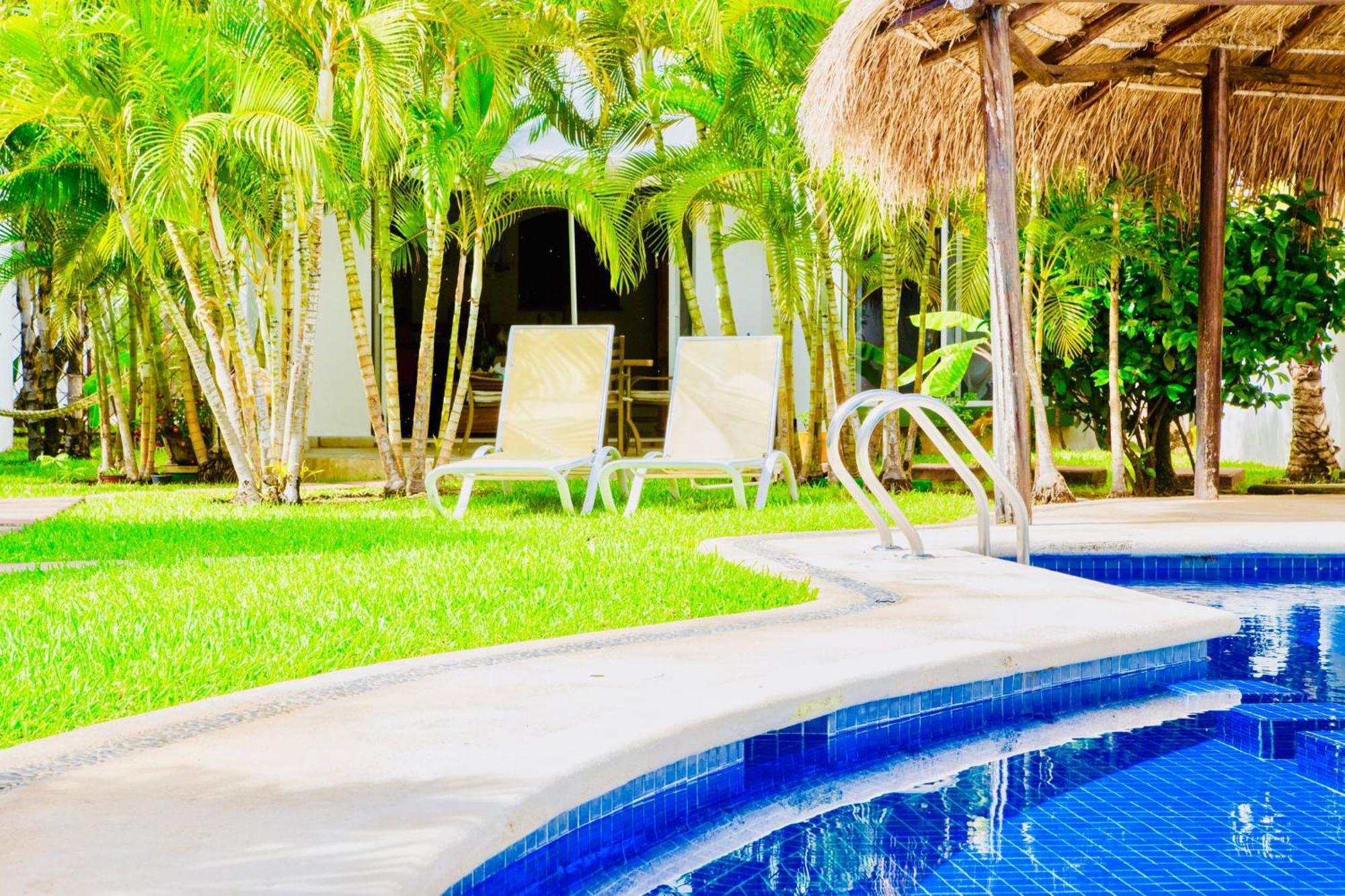 Deluxe Budget Balcony With Swimming Pool Air Conditioning And Parking Pensión