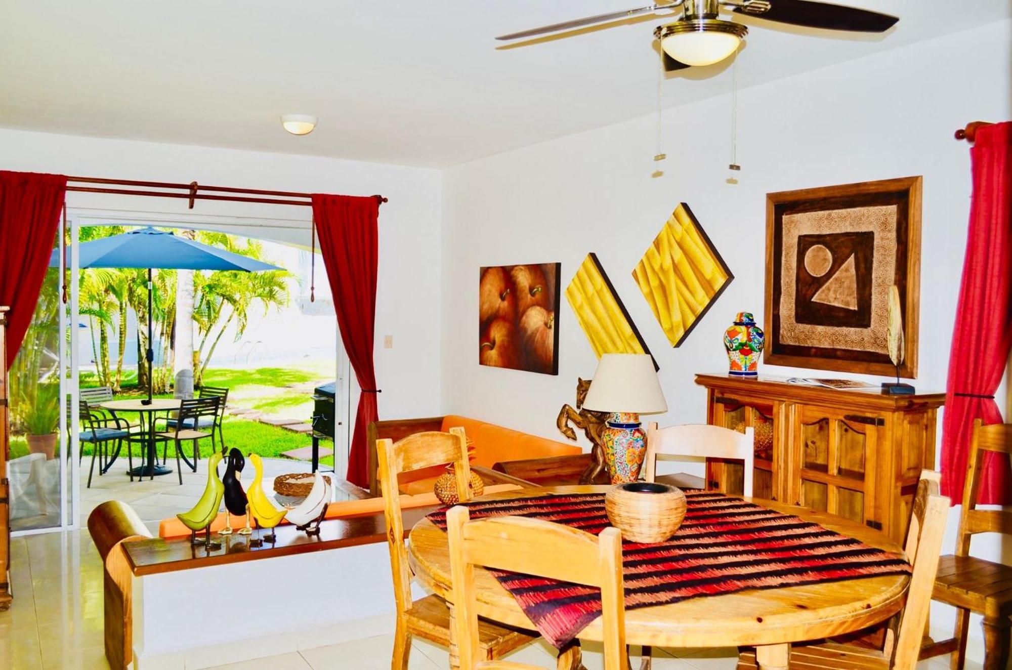 Deluxe Budget Balcony With Swimming Pool Air Conditioning And Parking Pensión 3*
