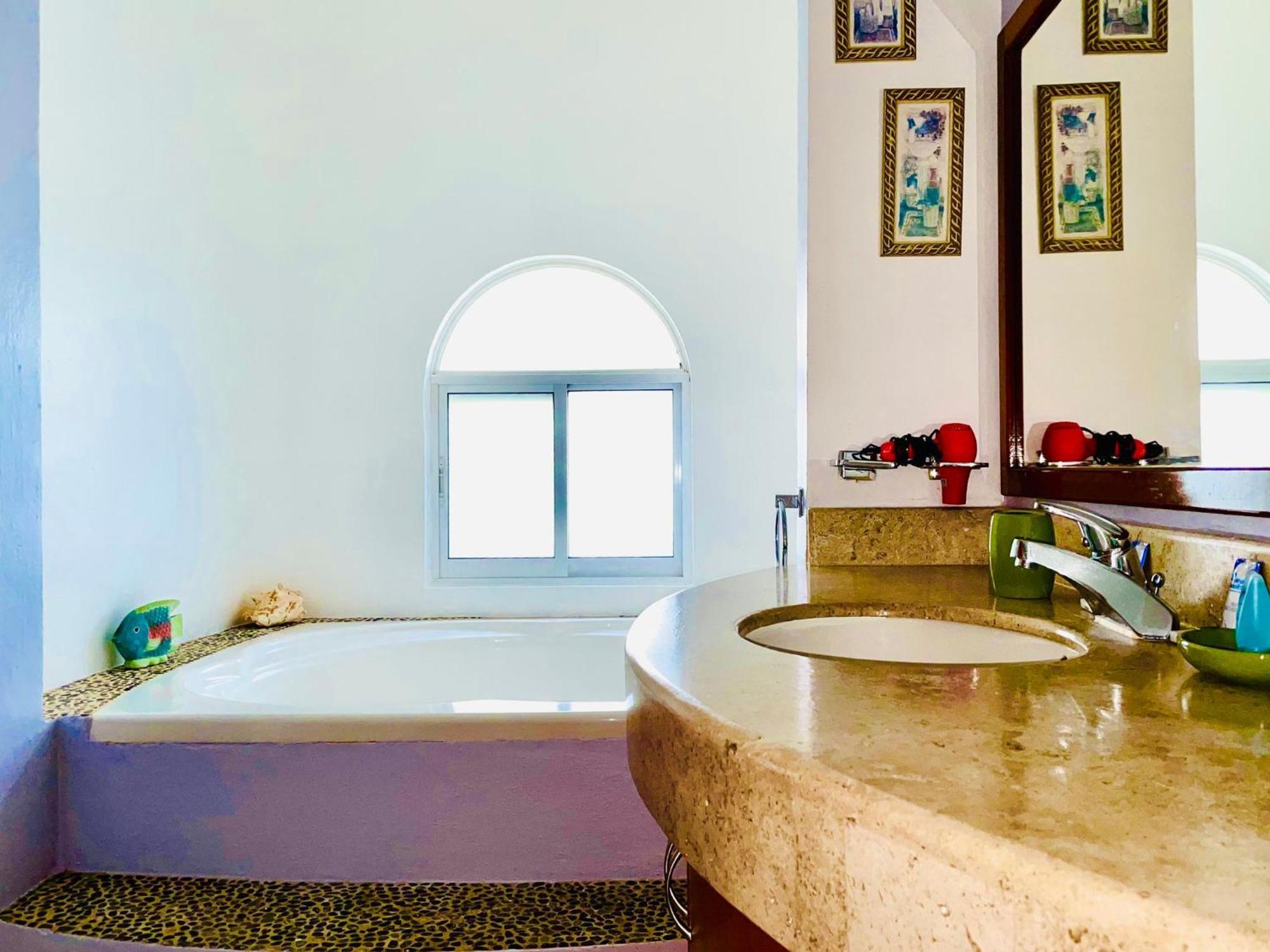 Pensión Deluxe Budget Balcony With Swimming Pool Air Conditioning And Parking
