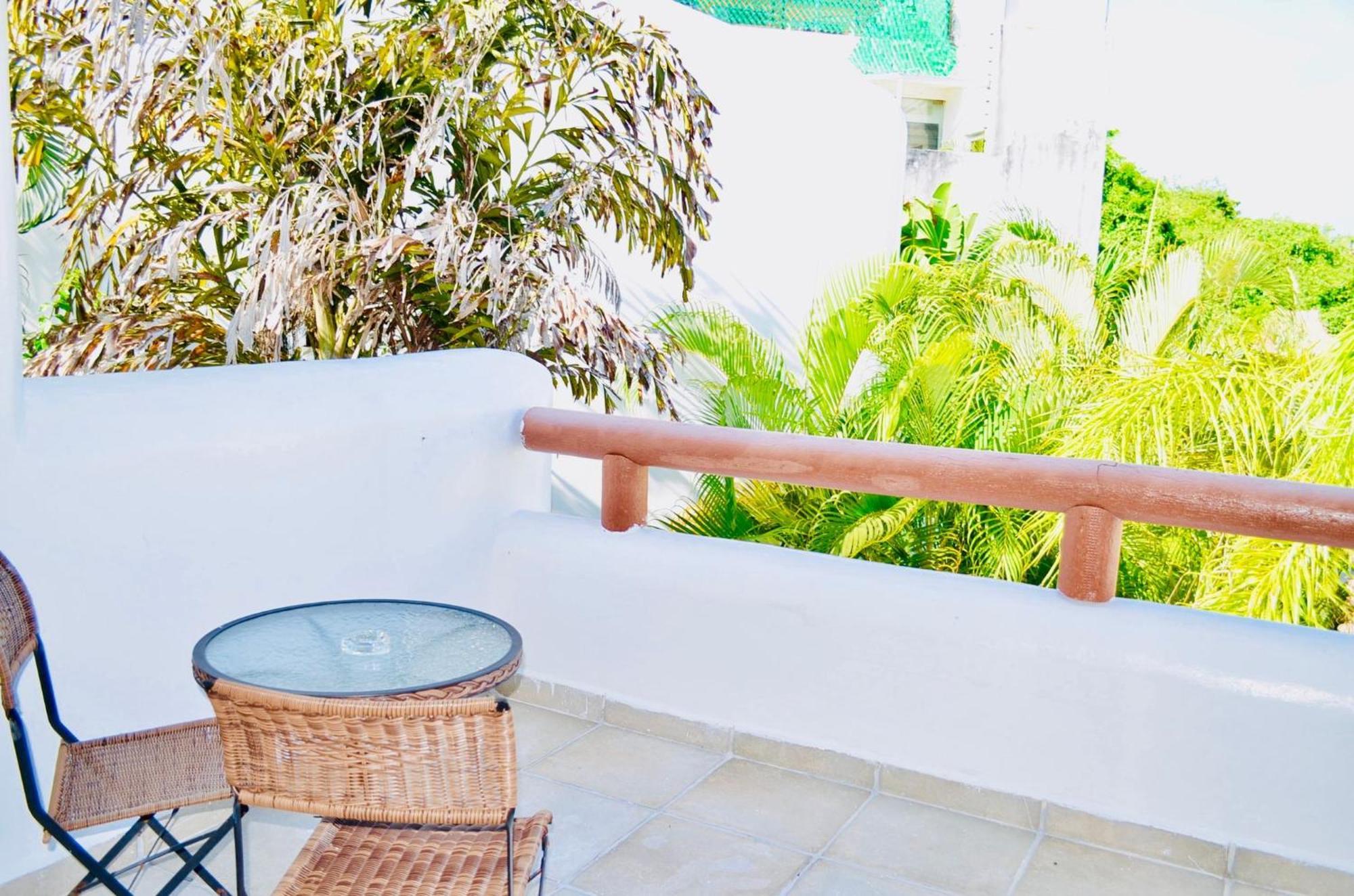 Pensión Deluxe Budget Balcony With Swimming Pool Air Conditioning And Parking Playa del Carmen