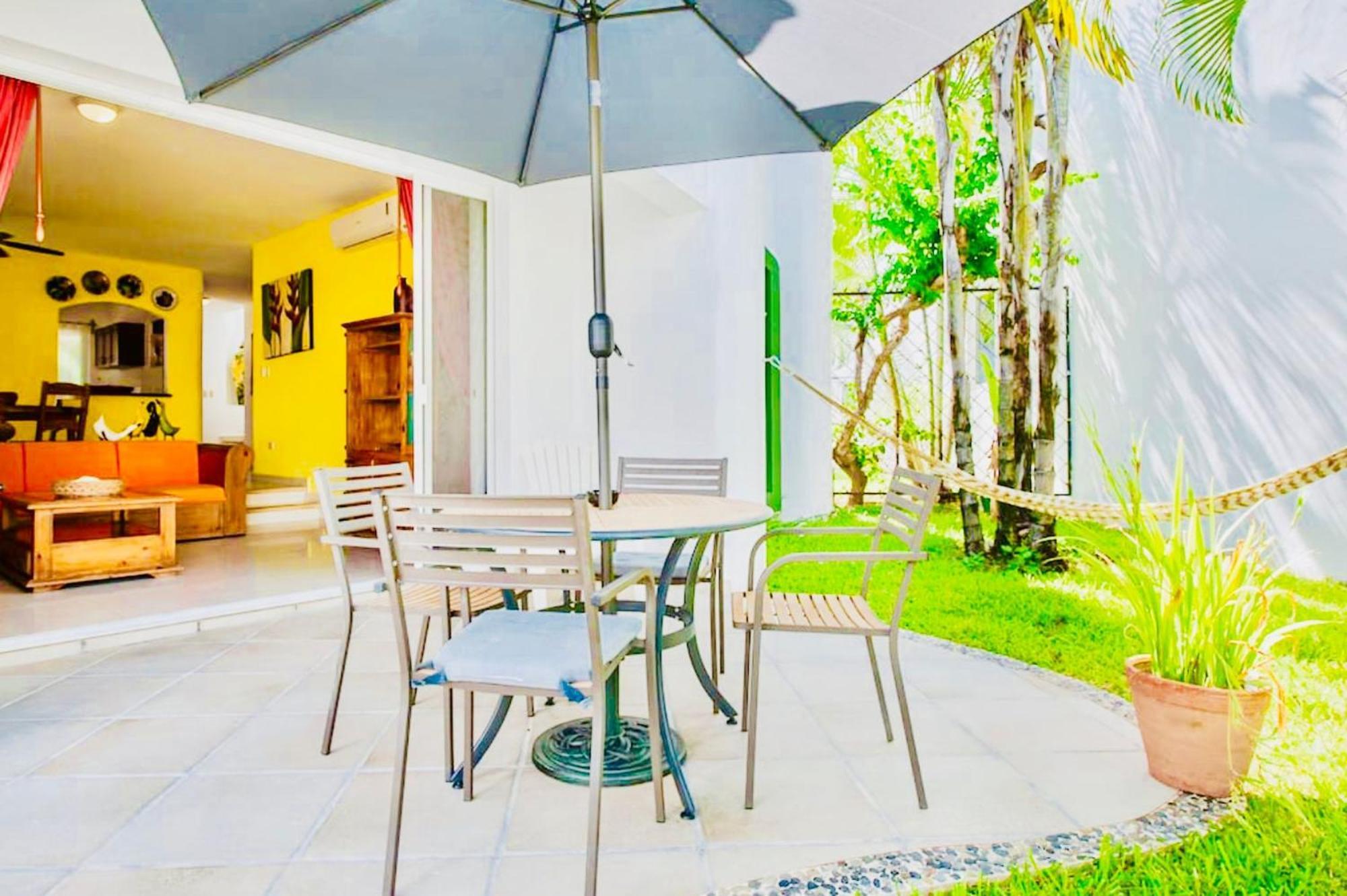 Deluxe Budget Balcony With Swimming Pool Air Conditioning And Parking Pensión Playa del Carmen