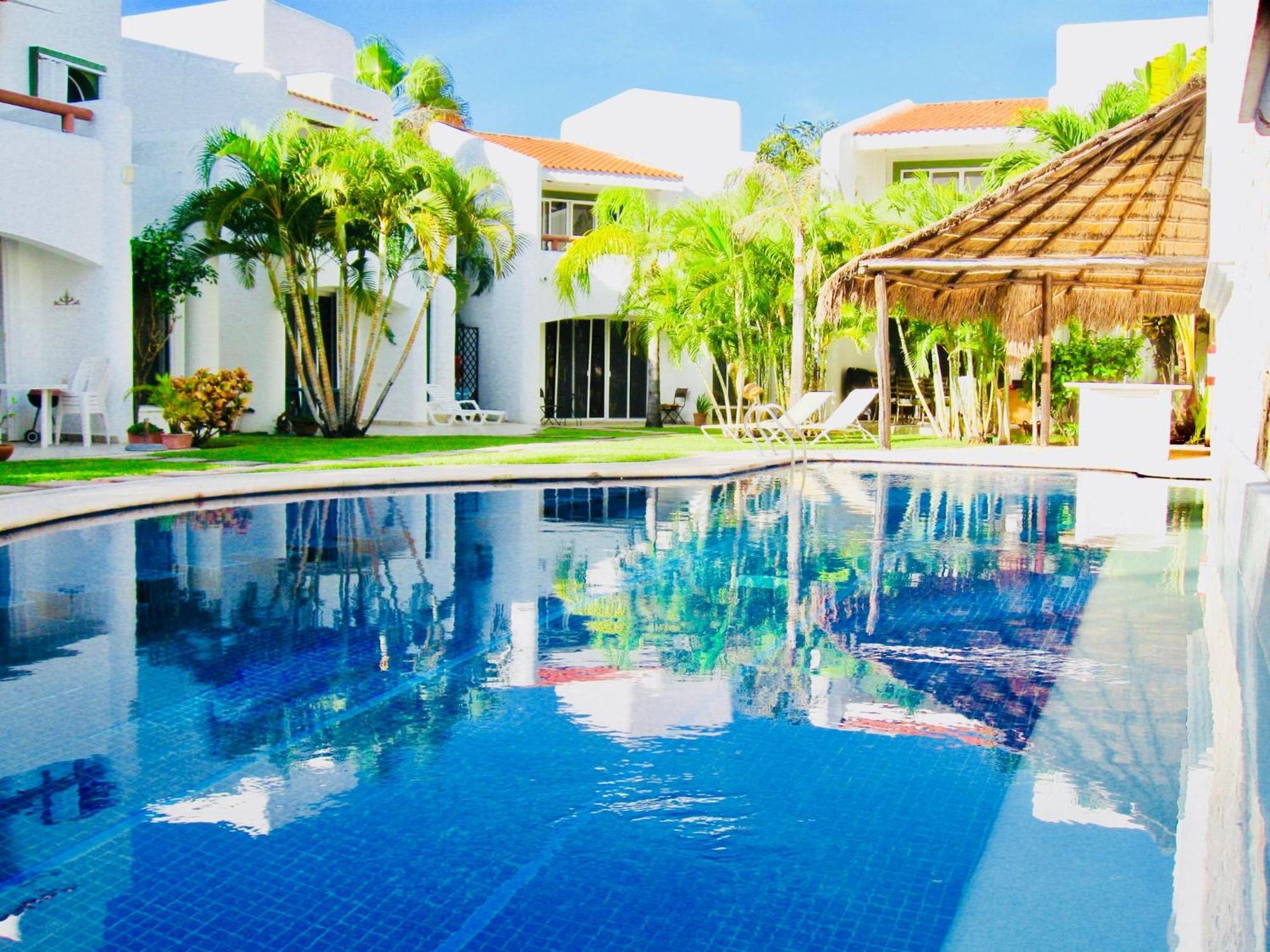 Deluxe Budget Balcony With Swimming Pool Air Conditioning And Parking Pensión 3*